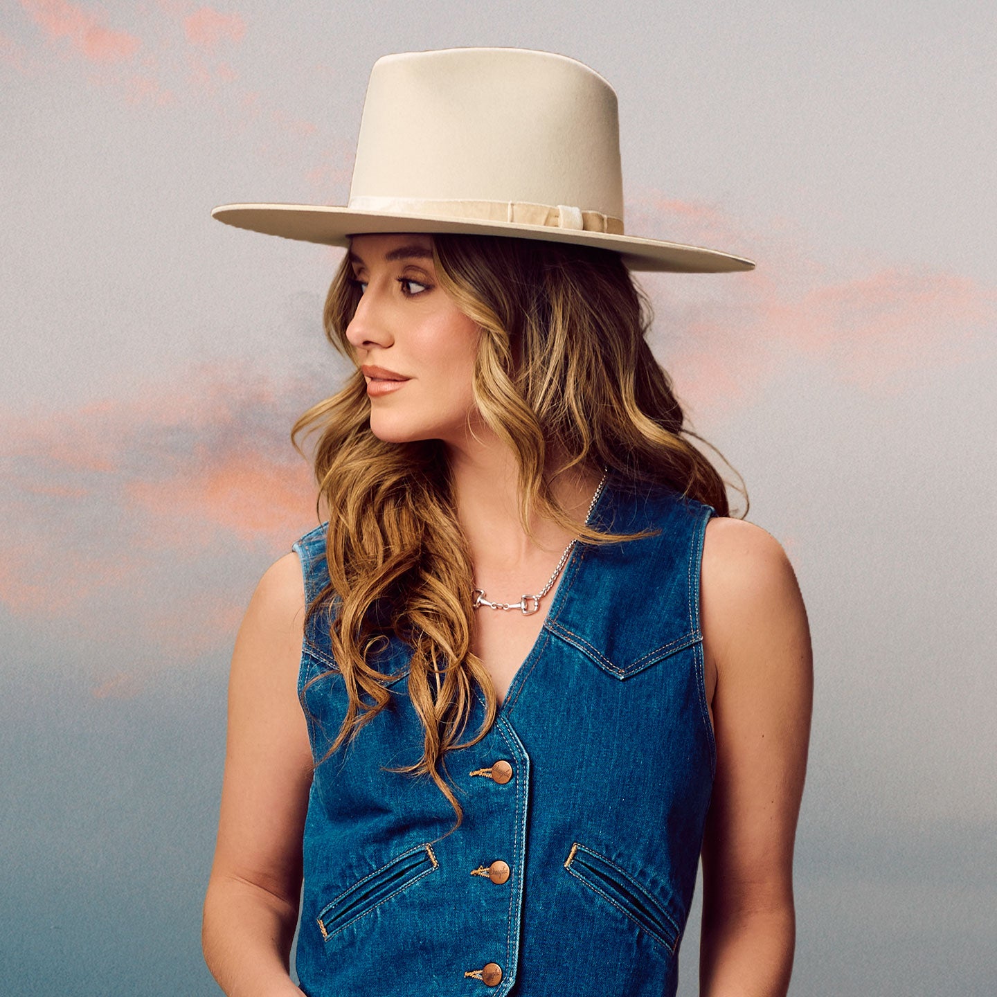 Ring Finger Fashion Hat – Charlie 1 Horse